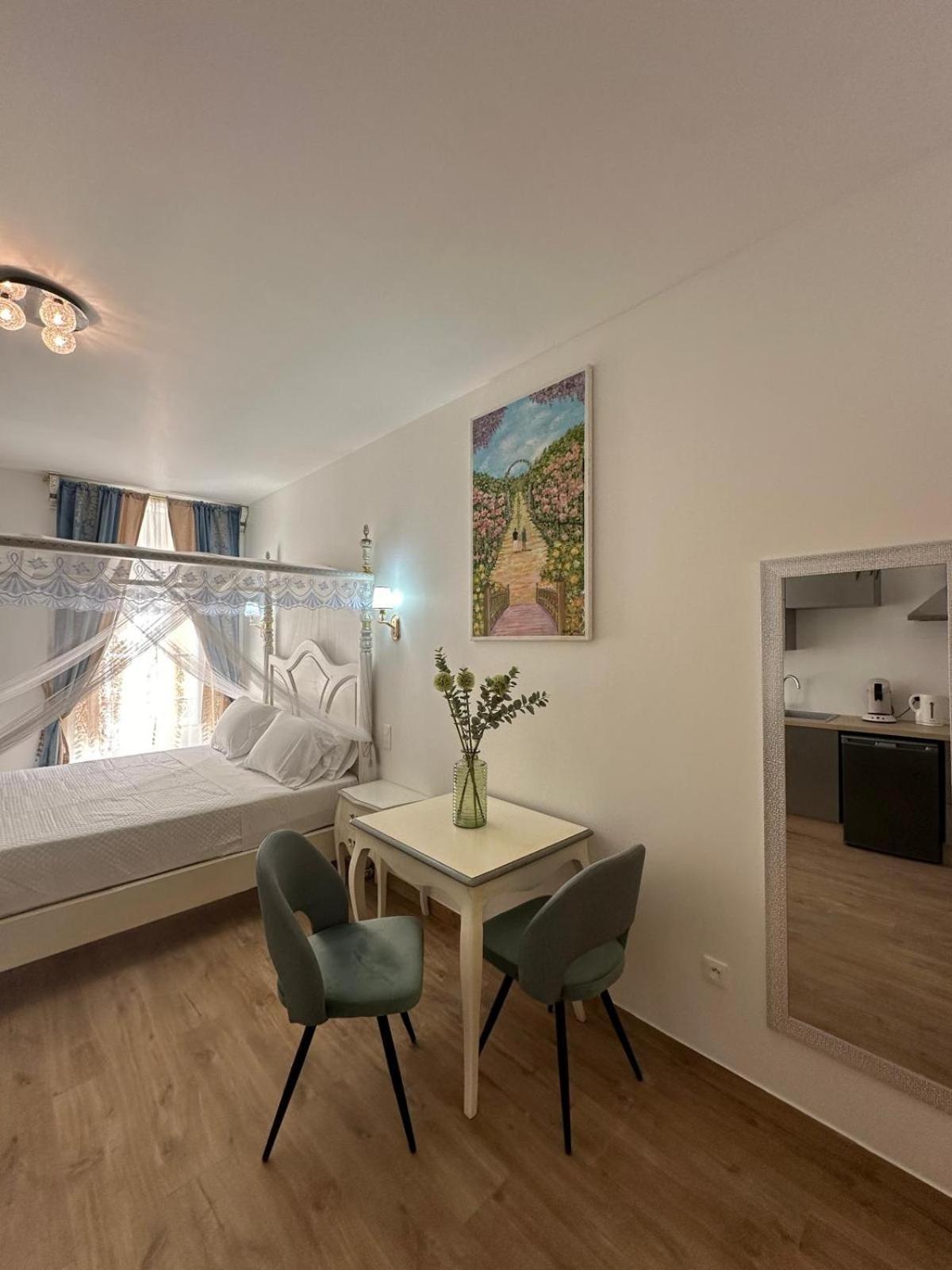 Studio A Baldaquin Du Cloitre Narbonne Exteriér fotografie
