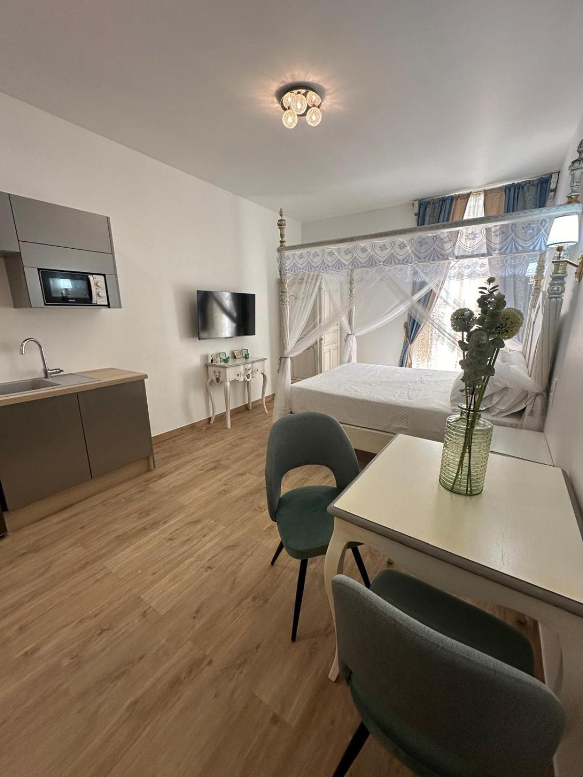 Studio A Baldaquin Du Cloitre Narbonne Exteriér fotografie